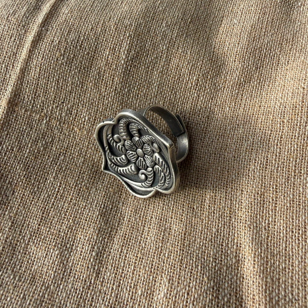 Oxidised Ring Flower