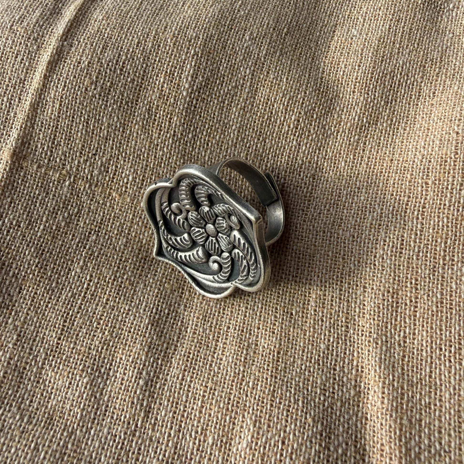 Oxidised Ring Flower